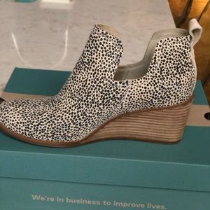 Toms Kallie cheetah print bootie, size 8.5 US.